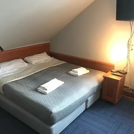 Pensjonat Polaris B&b-kameralne, Rodzinne I Z Basenem