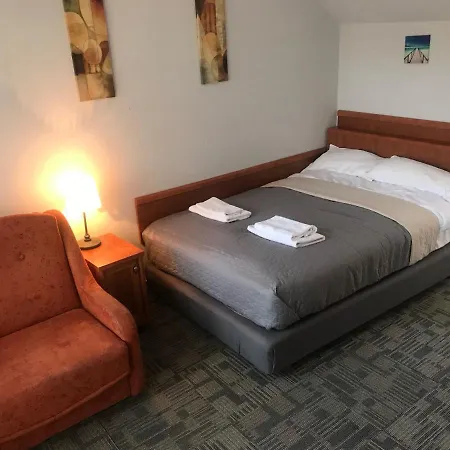 Pensjonat Polaris B&b-kameralne, Rodzinne I Z Basenem