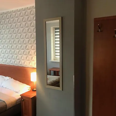 Pensjonat Polaris B&b-kameralne, Rodzinne I Z Basenem