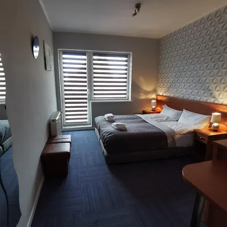 Pensjonat Polaris B&b-kameralne, Rodzinne Pokoje I Domki Z Basenem 3*