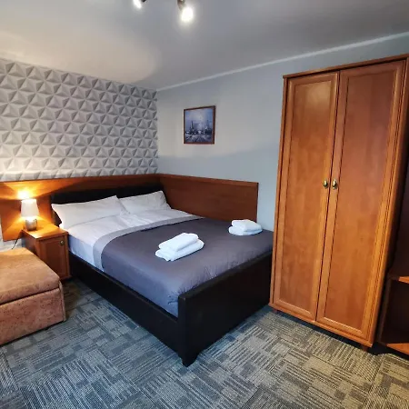 Polaris B&b-kameralne, Rodzinne Pokoje I Domki Z Basenem Pensjonat