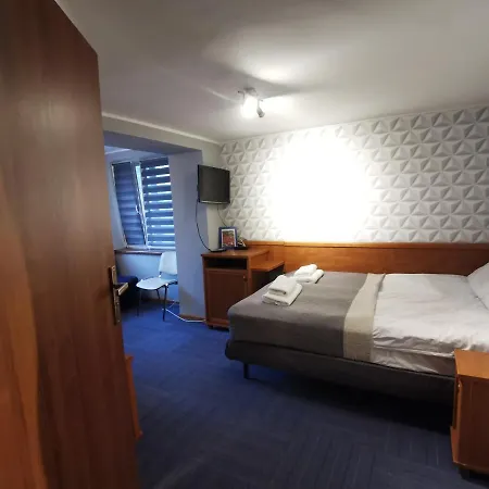 Polaris B&b-kameralne, Rodzinne Pokoje I Domki Z Basenem Pensjonat 3*