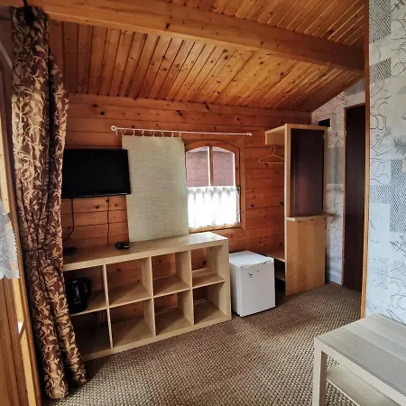 Polaris B&b-kameralne, Rodzinne Pokoje I Domki Z Basenem Pensjonat