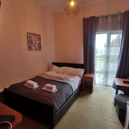 Polaris B&b-kameralne, Rodzinne Pokoje I Domki Z Basenem Pensjonat Krynica Morska