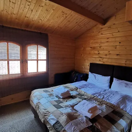 Polaris B&b-kameralne, Rodzinne Pokoje I Domki Z Basenem