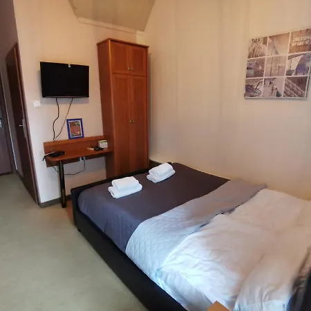 Pensjonat Polaris B&b-kameralne, Rodzinne Pokoje I Domki Z Basenem 3*