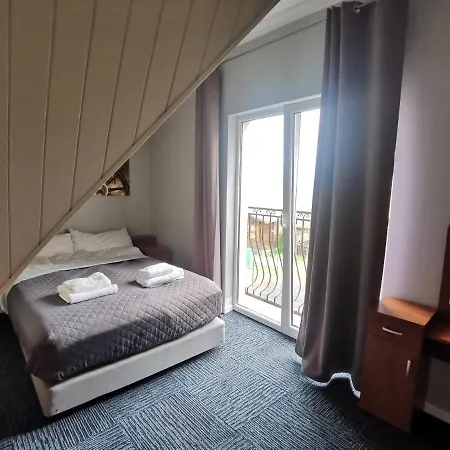 Polaris B&b-kameralne, Rodzinne Pokoje I Domki Z Basenem Pensjonat 3*