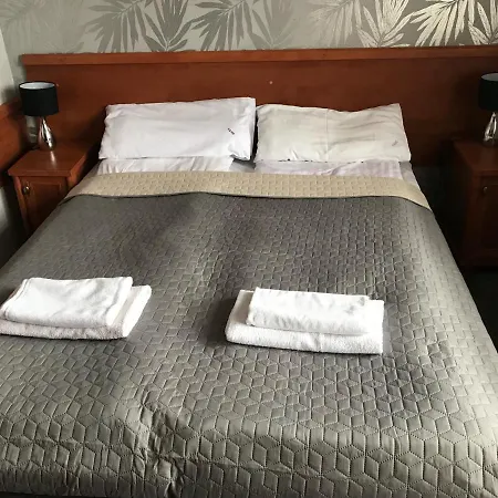 Polaris B&b-kameralne, Rodzinne Pokoje I Domki Z Basenem Pensjonat