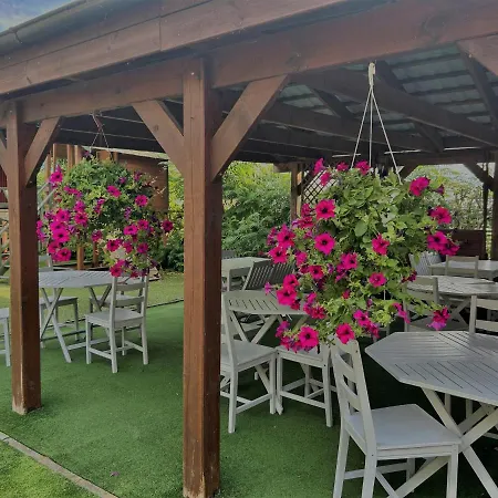 Polaris B&b-kameralne, Rodzinne Pokoje I Domki Z Basenem Pensjonat Krynica Morska