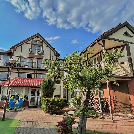 Polaris B&b-kameralne, Rodzinne Pokoje I Domki Z Basenem Pensjonat Krynica Morska