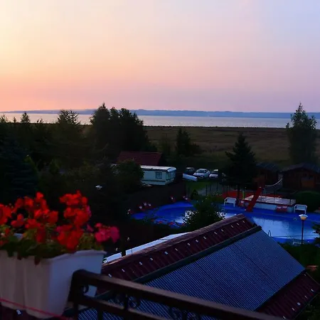 Polaris B&b-kameralne, Rodzinne Pokoje I Domki Z Basenem Krynica Morska